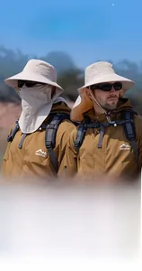 Détail du chapeau de soleil extérieur avec masque facial et rabat de nuque
