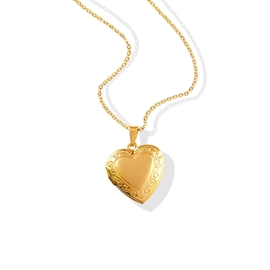 Heart Locket Necklace Vintage 18K Gold Plated Stainless Steel Openable Photo Frame Embossed Pendant French Style Women