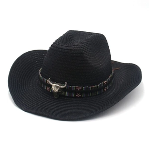 Chapeau de cowboy en paille noire avec ruban ethnique et emblème tête de taureau argent