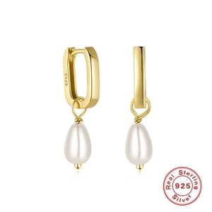 Elegant S925 sterling silver gold U-shape hoop earrings with white teardrop pearl pendants