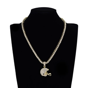 Chaîne tennis hip hop avec pendentif casque de football doré serti de strass sur buste