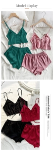 Ensemble de pyjama en satin de soie montrant quatre couleurs avec décolleté en V chic