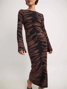 Elegant knit long dress with leopard pattern, slim fit round neck design for women