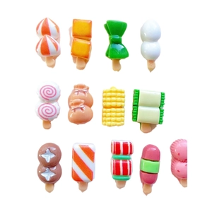 Lot de 12 mini breloques alimentaires en résine pour accessoires DIY et bijoux
