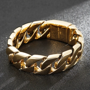 Close-up of 20mm golden Cuban chain bracelet in polished 316L stainless steel
