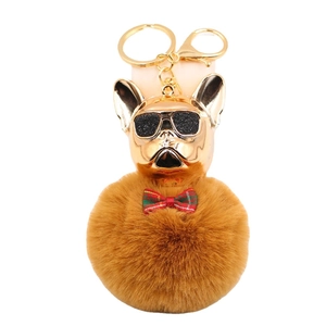 Portachiavi creativo bulldog francese con occhiali da sole e pompon in pelliccia marrone