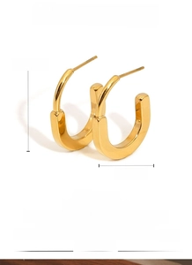 Detail showing dimensions and weight of U-shaped gold stainless steel earrings
