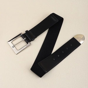 Cintura elastica nera con fibbia quadrata argentata e design patchwork in ecopelle