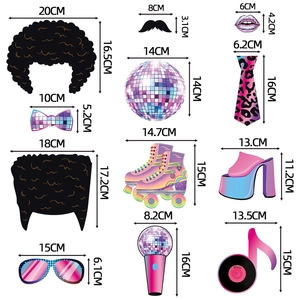Accessoires de fête disco avec perruques et lunettes affichant les dimensions réelles