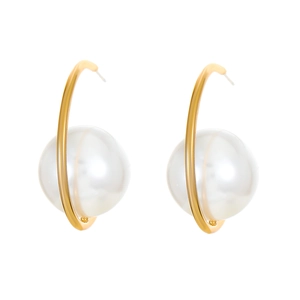 Exaggerated C-shaped gold pearl earrings for women with minimalist geometric design