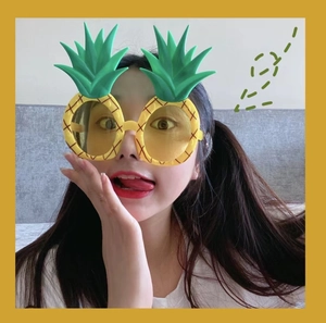 Lustige Ananas Sonnenbrille mit grünen Blättern und gelbem Rahmen für Party Requisiten