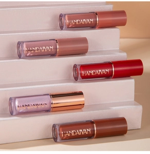 Gloss à lèvres mat imperméable HANDAIYAN avec des nuances perlées scintillantes pour votre maquillage.