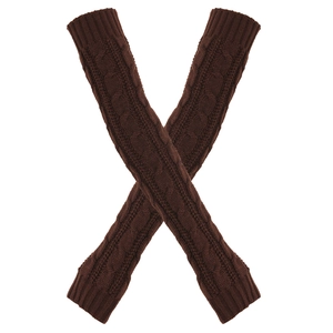 Dikke gebreide vingerloze armwarmers in donkerbruin met een getextureerd kabelpatroon