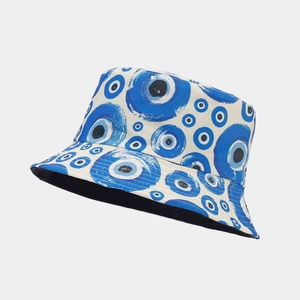 Dettaglio cappello alla pescatora bianco con stampa occhio blu e fodera interna nera
