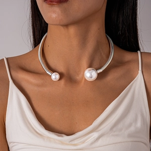 Detailed view of a metal choker featuring asymmetrical pearls on a female model