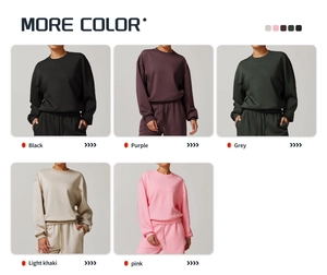 Couleurs disponibles pour l'ensemble sweat et jogging, dont le noir, violet et kaki