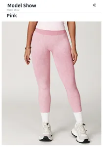 Detailansicht der nahtlosen Yoga-Leggings in Altrosa mit Säurewaschung und hohem Bund