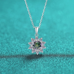 Elegante S925 zilveren zonnebloemketting met een kleurrijke moissaniet midden