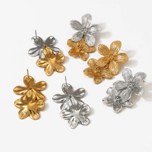 Französische Vintage-Ohrringe aus Edelstahl mit Blumenmuster in Gold und Silber