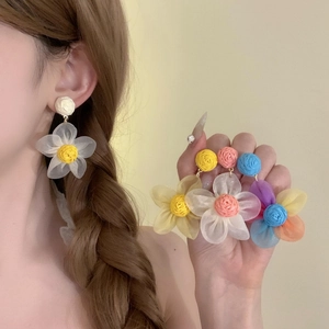 Pendientes de Botón de Flor de Rafia para Mujer con Poste de Plata Estilo de Vacaciones Tela Malla Pétalo Joyería