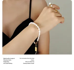 Detail of freshwater pearl bracelet with 18k gold plated titanium steel square pendant