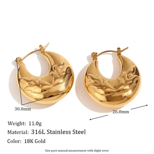 Détails des dimensions et texture en acier inoxydable plaqué or 18 carats des créoles