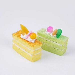 Jouet squishy gâteau mousse 7cm à rebond lent avec décors de mangue et de kiwi