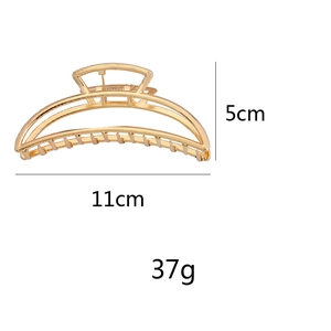 Detail showing 11cm gold moon hair clip dimensions and alloy grip structure