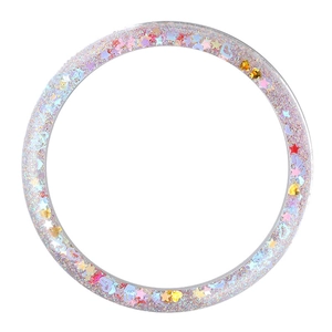 Dettaglio macro dello stampo per bracciali in resina con glitter colorati e paillette