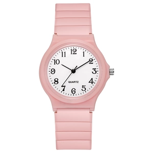 Nahaufnahme der rosa Quarzuhr mit lautlosem Zeiger und Silikonarmband für Kinder