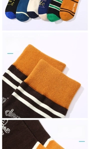 Détail du bord élastique et du talon antidérapant sur chaussettes rayées en coton