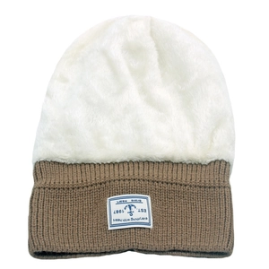 Winter gebreide muts met witte imitatiebont top en bruine omslag voor warmte