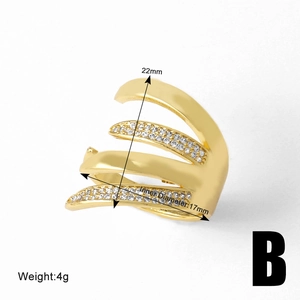 Detail view of gold wave ring with 22mm width, 17mm inner diameter and 4g weight specs