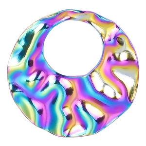 Geometrischer Edelstahl-Anhänger mit Regenbogen-Struktur und 18k Gold-Finish