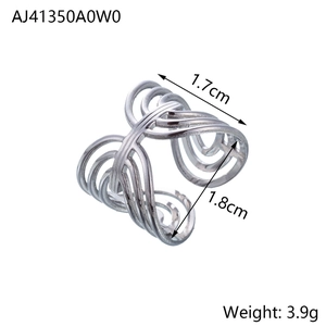 Detailed view of silver hollow chain ring with precise size and weight measurements