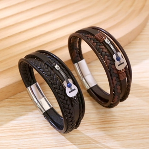 Bracelet En Cuir Tressé Multicouche Pour Homme Avec Fermoir Magnétique En Acier Inoxydable Et Pendentif Guitare Bijoux Style Musique