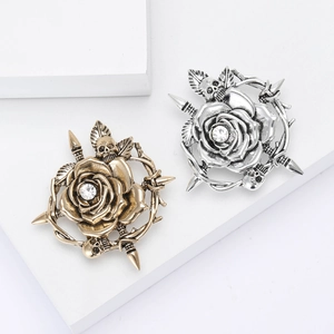 Vintage Alloy Rose Skull Brooch With Rhinestone Gothic Style Jewelry Pin For Women Suit Coat Accessory Antique Gold Silver