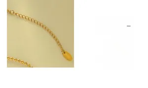 Détail du collier chaîne serpent en or 18 carats avec extension et poinçon K18 gravé
