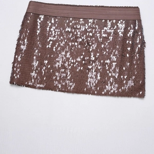 Mini-jupe à paillettes marron à taille haute avec une finition réfléchissante