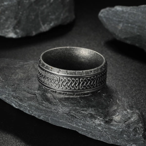 Bague viking antique en argent avec runes et motifs de nœuds celtiques gravés