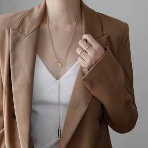 Elegant gold-plated long rectangle pendant Y-necklace and matching rings set for women