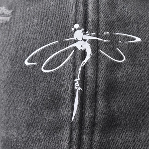 Berretto da baseball in cotone lavato grigio scuro con stampa grafica di libellula