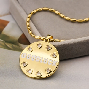 Collana Good Luck placcata oro con smalto bianco e cristalli a forma di cuore