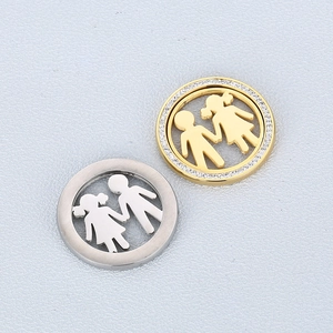 Pendentifs ronds en acier titane avec silhouettes d'enfants et bordure sertie de strass