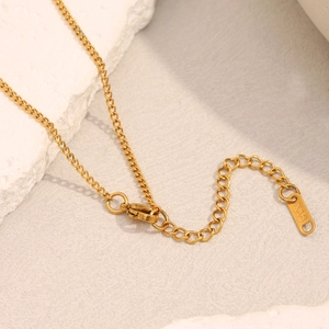 Macro detail of 18K gold plated lobster clasp and K18 hallmark tag on the necklace