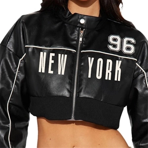 Damen Bikerjacke aus schwarzem Kunstleder mit New York 96 Aufdruck und weißen Paspeln