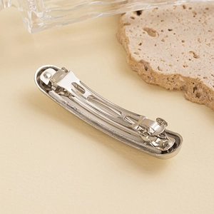Detailed close-up of the silver metal hair clip spring mechanism and durable structure