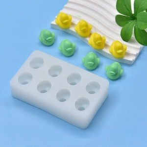 8-Loch Silikonform in Entenform für DIY-Seifen, Kerzen und Fondant auf blauem Grund