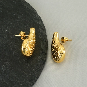 Golden irregular hammered texture stainless steel comma stud earrings for women
