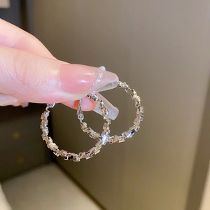 Minimalist silver geometric hoop earrings with chain link texture and metallic finish